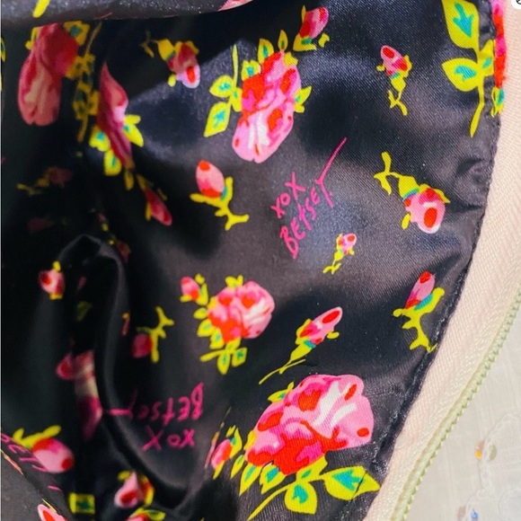 Betsey Johnson Floral Bow Tote + Mini Pouch 2 Piece Set - Picture 4 of 7